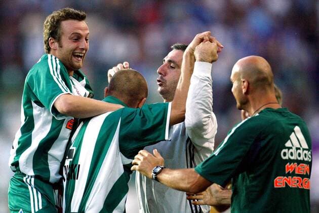 Torjubel Rapid Wien, v. li.: Ferdinand Feldhofer, Torschütze Adamski und Ersatztorwart Ladislav Maier Fußball Herren tmobileBundesliga 2003 2004, 1. österreichische Liga, Salzburg - SK Rapid Wien 1:2 Gruppe Salzburg Freude, Begeisterung,