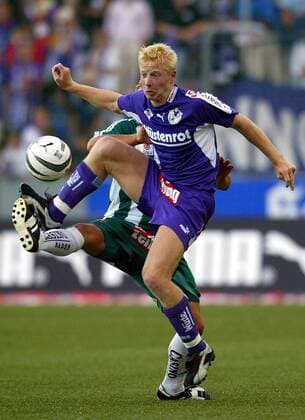 Andreas Ibertsberger (Salzburg, vorn) im Zweikampf Fußball Herren tmobileBundesliga 2003 2004, 1. österreichische Liga, SV Wüstenrot Salzburg - SK Rapid Wien 1:2 Gruppe Salzburg Dynamik, Kampf,
