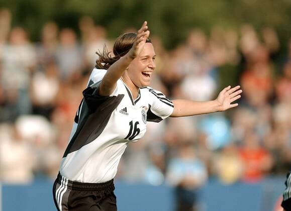 Lena Goeßling (Deutschland U 19) - Torjubel Fußball EM Damen U19-Europameisterschaft 2003, Länderspiel, Frauen, Frauenfußball, Junioren, Einzelbild Torgau Freude,