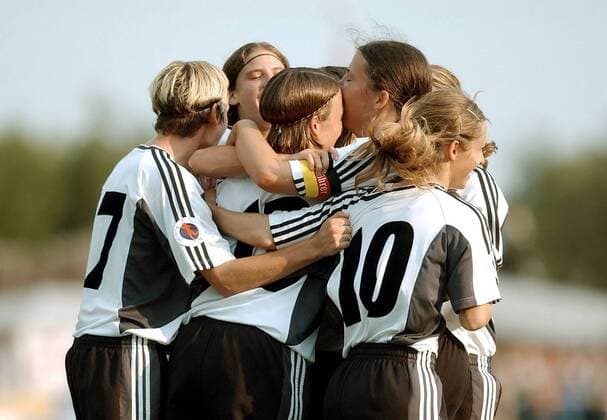 Deutschland U 19 - Torjubel Fußball EM Damen U19-Europameisterschaft 2003, Länderspiel, Frauen, Frauenfußball, Junioren, Gruppe Torgau Freude,