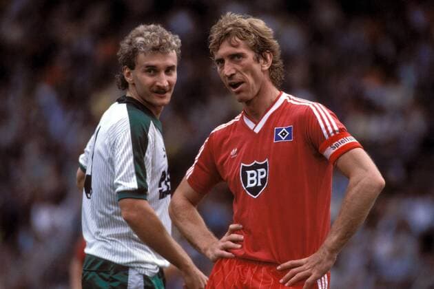 Ditmar Jakobs (HSV) und Rudi Völler (Bremen) Fußball 1. BL Herren DEUTSCHSPRACHIGE SPORTZEITSCHRIFTEN UND -ZEITUNGEN NUR NACH RÜCKSPRACHE, Saison 1986 1987 Gruppe Hamburg