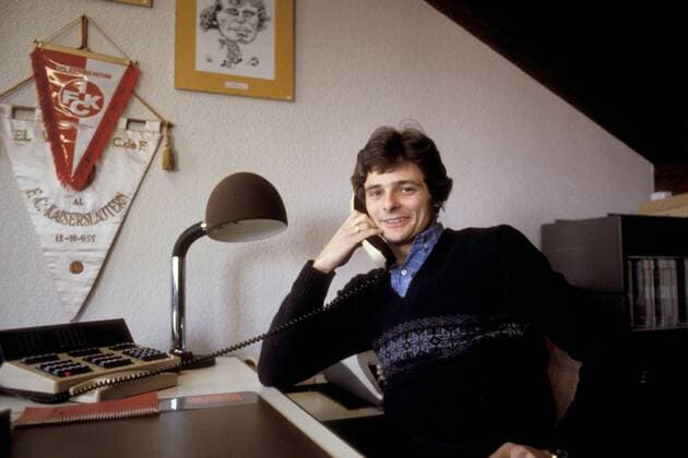 Lutz Eigendorf (Lautern) am Telefon Fußball 1. BL Herren Saison 1980 1981, 1. FC Kaiserslautern, Vdia Einzelbild Kaiserslautern