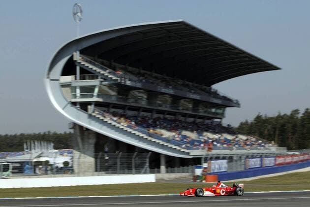 Michael Schumacher (Deutschland Ferrari) passiert die Haupttribüne am Hockenheimring Motorsport Grand Prix Herren Großer Preis von Deutschland 2003, Formel 1 Weltmeisterschaft, F1, F, GP, WM, Vdig, Qualifying Totale Hockenheimring Hockenheim