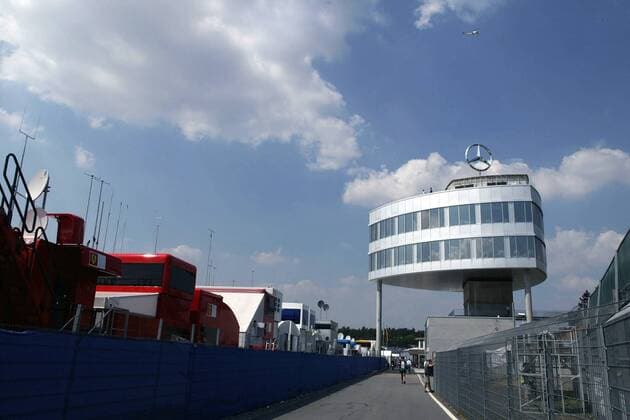 Die Kommandozentrale neben dem Fahrerlager am Hockenheimring Motorsport Grand Prix Herren Großer Preis von Deutschland 2003, Formel 1 Weltmeisterschaft, F1, F, GP, WM, Vdig, Totale Hockenheimring Hockenheim