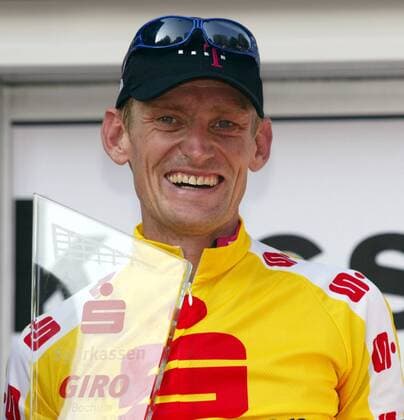 Rolf Aldag (Deutschland Team Telekom) - Siegerehrung Radsport Herren 6. Internationaler SparkassenGiro Bochum 2003, Straße, Rad, Straßenradsport Einzelbild Bochum Freude,