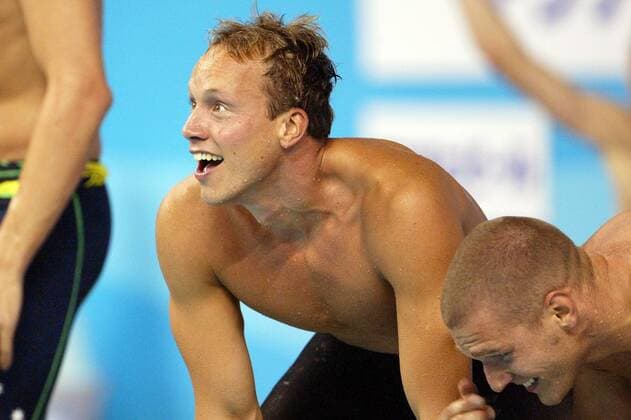 Lars Conrad (li.) und Herbst (beide Deutschland) Schwimmen WM Herren Weltmeisterschaft 2003, Schwimmsport Gruppe Barcelona Freude,