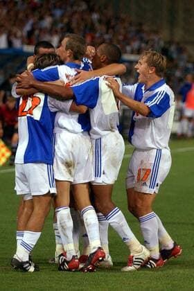 Torjubel der Grasshoppers, u.a. mit Christoph Spycher (re.) Fußball EC 1 Herren Champions League Qualifikation 2003 2004, Grasshopper Club Zürich, Vdig Gruppe Zürich Freude,