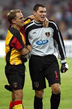 Frank de Boer (li.) und Torwart Faryd Mondragon (beide Galatasaray) - Schlußjubel Fußball EC 1 Herren Champions League Qualifikation 2003 2004, Galatasaray Istanbul, Vdig Gruppe Istanbul Freude,