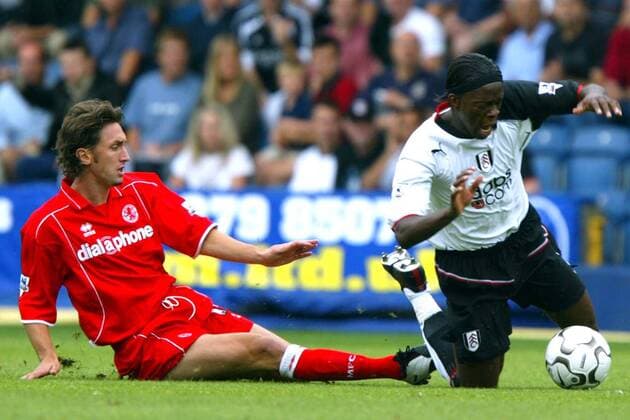 Louis Saha (re., Fulham) wird von Jonathan Greening (Middlesbrough) von den Beinen geholt Fußball Herren English Premier League 2003 2004, 1. Englische Liga, FC Fulham - FC Middlesbrough 3:2 Gruppe London Dynamik,