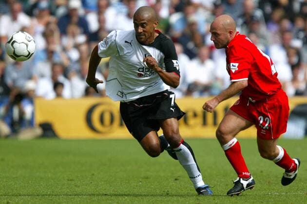 Steve Marlet (li., Fulham) setzt sich gegen Alan Wright (Middlesbrough) durch Fußball Herren English Premier League 2003 2004, 1. Englische Liga, FC Fulham - FC Middlesbrough 3:2 Gruppe London Dynamik,