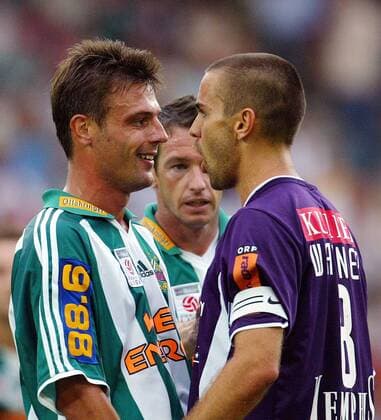 Rene Wagner (Rapid, li.) und Michael Wagner (Austria) im Zwiegespräch Fußball Herren tmobileBundesliga 2003 2004, 1. österreichische, SK Rapid Wien - FK Austria Memphis Magna Wien 2:2 Gruppe Derby, Lokalderby, Ortsderby, Stadtderby Wien Spannung,