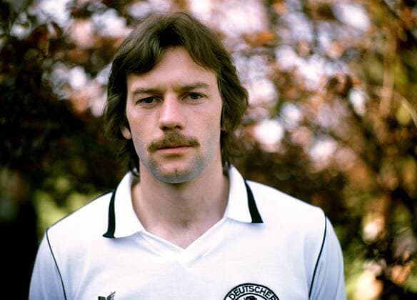 Jürgen Groh (BR Deutschland) Fußball Herren DEUTSCHSPRACHIGE SPORTZEITSCHRIFTEN UND -ZEITUNGEN NUR NACH RÜCKSPRACHE, Nationalmannschaft 1979 Porträt