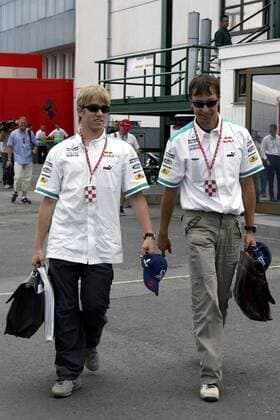 Nick Heidfeld (li.) im Gespräch mit Heinz Harald Frentzen (beide Deutschland Sauber-Petronas) Motorsport Grand Prix Herren Großer Preis von Ungarn 2003, Formel 1 Weltmeisterschaft, F1, F, GP, WM, Training, Vdig Gruppe Budapest