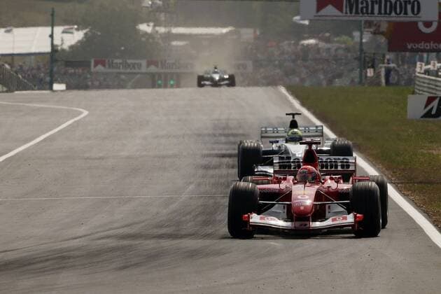 Michael Schumacher (Ferrari) vor seinem Bruder Ralf Schumacher (BMW-Williams, beide Deutschland) Motorsport Grand Prix Herren Großer Preis von Ungarn 2003, Formel 1 Weltmeisterschaft, F1, F, GP, WM, Vdig, Training Gruppe Budapest