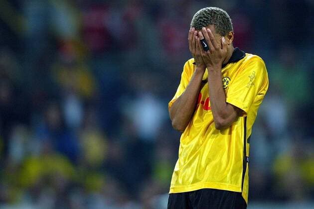 Marcio Amoroso (BVB) schlägt sich verzweifelt die Hände vors Gesicht Fußball EC 1 Herren Champions League Qualifikation 2003 2004, Borussia Dortmund, Einzelbild Dortmund Enttäuschung, Verzweiflung,