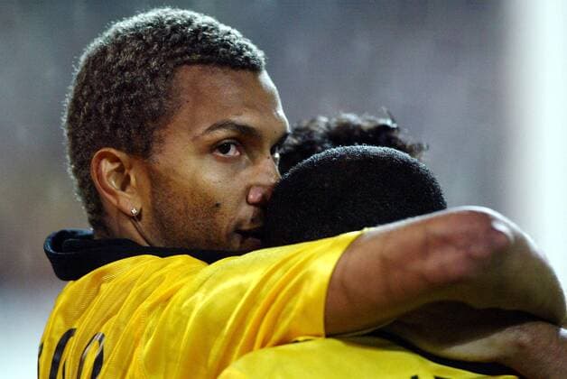 Marcio Amoroso (BVB) umarmt seine Mitspieler Fußball EC 1 Herren Champions League Qualifikation 2003 2004, Borussia Dortmund, Porträt Dortmund Enttäuschung, Nachdenklichkeit,