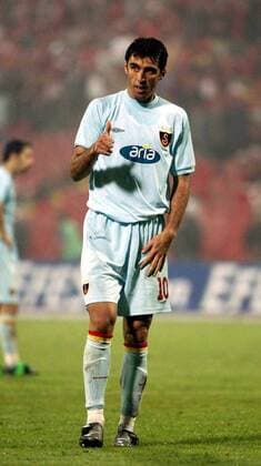 Hakan Sükür (Galatasaray) - Thumbs up Fußball EC 1 Herren Champions League Qualifikation 2003 2004, Sofia - Galatasaray Istanbul 0:3 Einzelbild Sofia