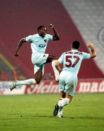 Cesar Prates (li.) - Torjubel mit Hakan Ünsal (beide Galatasaray) Fußball EC 1 Herren Champions League Qualifikation 2003 2004, Sofia - Galatasaray Istanbul 0:3 Einzelbild Sofia Begeisterung, Freude,
