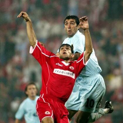 Hakan Sükür (hinten, Galatasaray) gegen Yordan Varbanov (ZSKA Sofia) Fußball EC 1 Herren Champions League Qualifikation 2003 2004, ZSKA Sofia - Galatasaray Istanbul 0:3, CSKA Gruppe Sofia Dynamik,