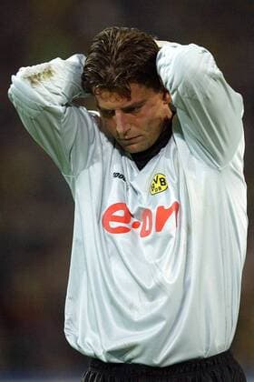 Torwart Roman Weidenfeller (BVB) enttäuscht nach dem Ausscheiden in der Königsklasse Fußball EC 1 Herren Champions League Qualifikation 2003 2004, Borussia Dortmund Einzelbild Dortmund Enttäuschung, Verzweiflung, Nachdenklichkeit,