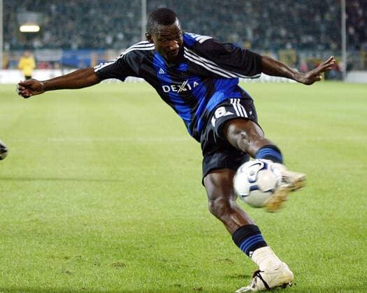 Andres Mendoza (Brügge) zieht ab Fußball EC 1 Herren Champions League Qualifikation 2003 2004, Dortmund - FC Brügge 4:5 n.E. Einzelbild Dortmund Dynamik,