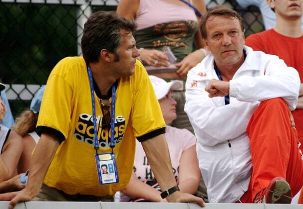 Trainer Dirk Hordorff (re.) und Physiotherapeut Alex Stober (alle Deutschland) nachdenklich auf der Tribüne Tennis Herren US Open 2003, ATP-Tour, Grand Slam, Vdig Gruppe Flushing Meadows, Meadow New York Nachdenklichkeit,
