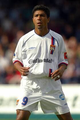 Giovane Elber (Lyon) skeptisch Fußball Herren Ligue Une 2003 2004, 1. Französische Liga, Guingamp - Olympique Lyonnais 2:0, Vdig, Einzelbild Guingamp Skepsis,  