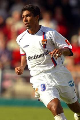 Giovane Elber (Lyon) Fußball Herren Ligue Une 2003 2004, 1. Französische Liga, Guingamp - Olympique Lyonnais 2:0, Vdig, Einzelbild Guingamp  