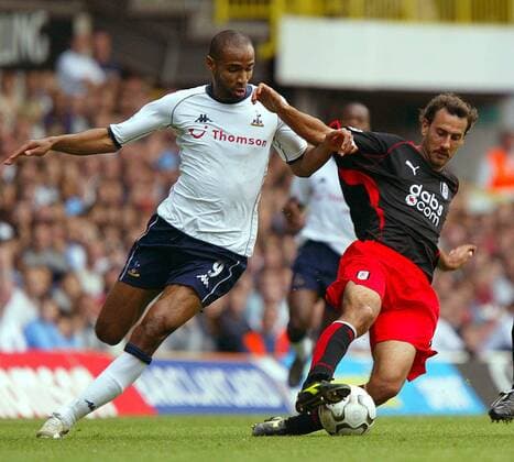 Sylvain Legwinski (Fulham, re.) gegen Freddie Kanoute (Spurs) Fußball Herren English Premier League 2003 2004, 1. Englische Liga, Tottenham Hotspurs - FC Fulham 0:3, Hotspur, Gruppe London Dynamik,