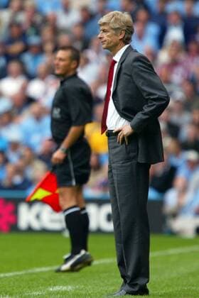 Trainer Arsene Wenger (Arsenal) unzufrieden Fußball Herren English Premier League 2003 2004, 1. Englische Liga, Manchester - Arsenal London 1:2, Vdig Einzelbild Manchester
