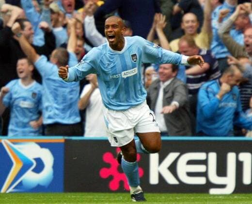 Trevor Sinclair (Manchester City) - Torjubel Fußball Herren English Premier League 2003 2004, 1. Englische Liga, Manchester City, Vdig Einzelbild Manchester Begeisterung, Freude,