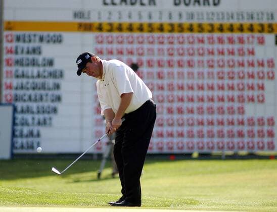 Lee Westwood (England) mit einem Annäherungsschlag Golf Herren BMW International Open 2003, PGA European Tour, TPC of Europe, Golfen Einzelbild Golfclub Nord-Eichenried München