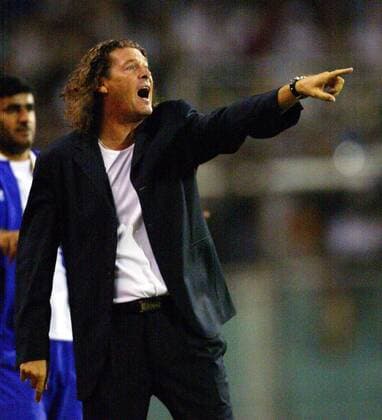 Trainer Bruno Metsu (Al Ain) gibt Anweisungen Fußball Herren AFC Asian Champions League 2002 2003, Halbfinale Rückspiel, Dalian - Al Ain SC 4:3 Einzelbild Vereinigte Arabische Emirate, Asien, asiatische Dalian