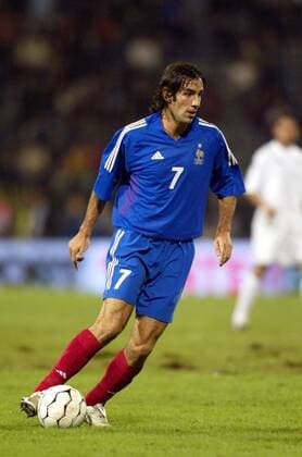 Robert Pires (Frankreich) am Ball Fußball Länderspiel Herren Europameisterschaftsqualifikation 2003, Länderspiel, Qualifikation, Nationalmannschaft, Nationalteam Einzelbild Ljubljana Dynamik,  