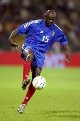 Lilian Thuram (Frankreich) am Ball Fußball Länderspiel Herren Europameisterschaftsqualifikation 2003, Länderspiel, Qualifikation, Nationalmannschaft, Nationalteam Einzelbild Ljubljana Dynamik,  