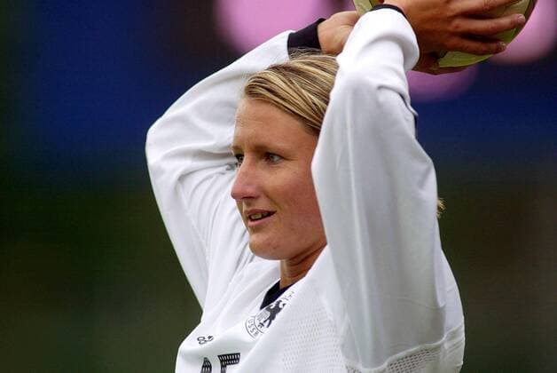 Sonja Fuss (Deutschland) - Einwurf Fußball Länderspiel Damen Länderspiel 2003, Nationalmannschaft, Nationalteam, Nationaltrikot, Testspiel, Freundschaftsspiel Einzelbild Frauen, Frauenfußball, Darmstadt