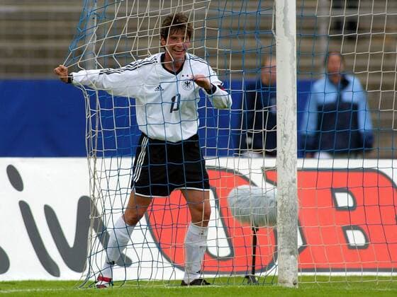 Bettina Wiegmann (Deutschland) im Tornetz Fußball Länderspiel Damen Länderspiel 2003, Nationalmannschaft, Nationalteam, Nationaltrikot, Testspiel, Freundschaftsspiel Einzelbild Frauen, Frauenfußball, Darmstadt Freude,
