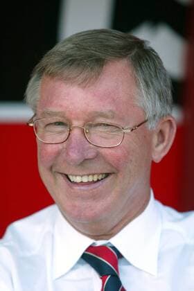 Trainer Sir Alex Ferguson (ManU) ist sichtlich zufrieden Fußball Herren English Premier League 2003 2004, 1. Englische Liga, Charlton - Manchester United 0:2 Porträt Charlton Freude,