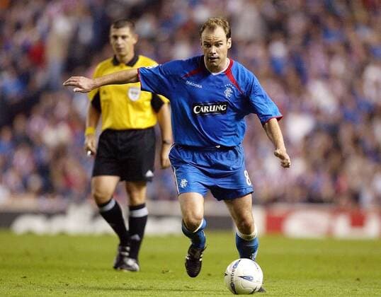 Christian Nerlinger (Glasgow Rangers) am Ball Fußball EC 1 Herren Champions League 2003 2004, Glasgow Rangers FC, Einzelbild Glasgow Dynamik,