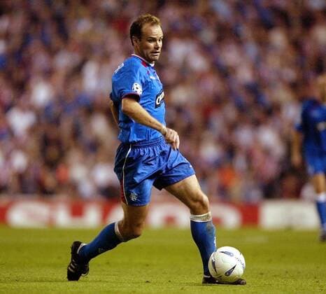 Christian Nerlinger (Glasgow Rangers) am Ball Fußball EC 1 Herren Champions League 2003 2004, Glasgow Rangers FC, Einzelbild Glasgow Dynamik,