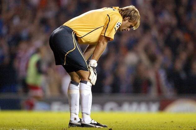 Torwart Timo Hildebrand (Stuttgart) enttäuscht Fußball EC 1 Herren Champions League 2003 2004, Glasgow - VfB Stuttgart 2:1, Einzelbild Glasgow Enttäuschung, Verzweiflung