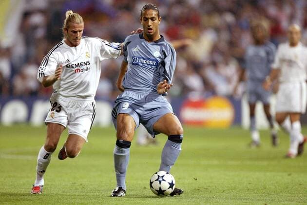 Ahmed Mido Hossam (Marseille, re.) am Ball gegen David Beckham (Real) Fußball EC 1 Herren Champions League 2003 2004, Real Madrid - Olympique Marseille, OM 4:2, Vdig Gruppe Madrid Dynamik,  