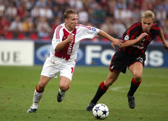 Wesley Sonck (li., Ajax) gegen Martin Laursen (Milan) Fußball EC 1 Herren Champions League 2003 2004, AC Mailand - Ajax Amsterdam 1:0 Gruppe Mailand Dynamik,