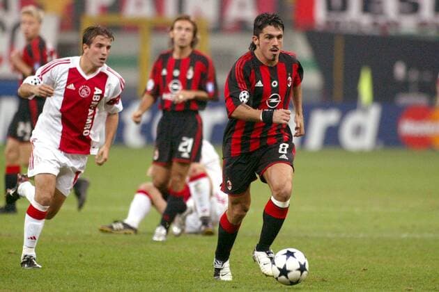 Ivan Gennaro Gattuso (re., Milan) gegen Rafael van der Vaart (Ajax) Fußball EC 1 Herren Champions League 2003 2004, AC Mailand - Ajax Amsterdam 1:0 Gruppe Mailand Dynamik,