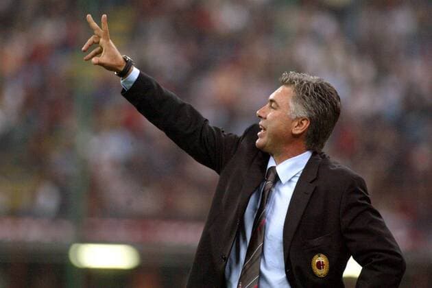Trainer Carlo Ancelotti (Milan) gibt Anweisungen Fußball EC 1 Herren Champions League 2003 2004, AC Mailand Einzelbild Mailand