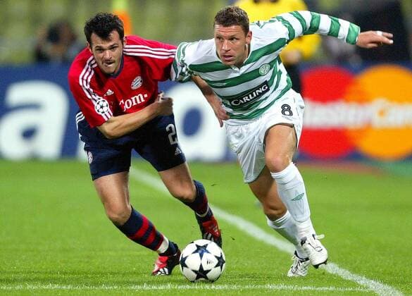 Willy Sagnol (li., Bayern) gegen Alan Thompson (Celtic Glasgow) Fußball EC 1 Herren Champions League 2003 2004, FC Bayern München - Celtic Glasgow 2:1, Gruppe München Dynamik,