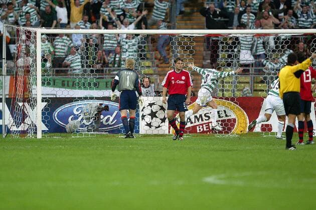Torwart Oliver Kahn (li.) und Robert Kovac (beide Bayern) geschockt nach dem 1:0 Führungstreffer durch Alan Thompson (Celtic Glasgow, 8) Fußball EC 1 Herren Champions League 2003 2004, FC Bayern München - Celtic Glasgow 2:1 Gruppe München Enttäuschung