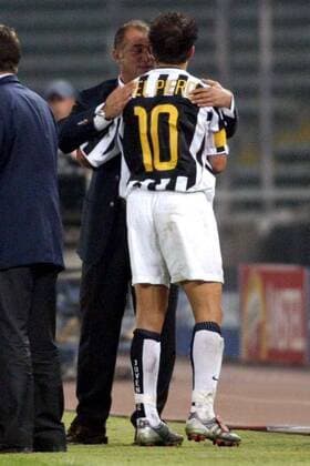 Trainer Fatih Terim (li., Galatasaray) begrüßt Alessandro del Piero (Juve) Fußball EC 1 Herren Champions League 2003 2004, Juventus Turin - Galatasaray Istanbul 2:1 Gruppe Turin Harmonie,