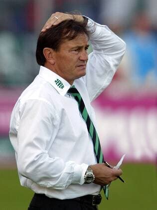 Trainer Ewald Lienen (Gladbach) enttäuscht Fußball 1. BL Herren Saison 2003 2004, Hannover - Borussia Mönchengladbach 2:0 Einzelbild Hannover Enttäuschung,