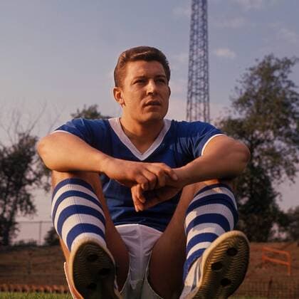 Manfred Kreuz (Schalke) Fußball 1. BL Herren DEUTSCHSPRACHIGE SPORTZEITSCHRIFTEN UND -ZEITUNGEN NUR NACH RÜCKSPRACHE, Saison 1963 1964 Einzelbild Gelsenkirchen